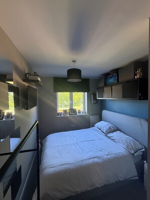 3 chambres, fer et planche à repasser, Wi-Fi, draps fournis