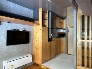 Fridge, microwave, stovetop, toaster - Studio with Mountain View near Naiharn Capital Pro (Rawai)