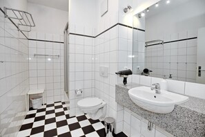 Bathroom - Vrbo Property (Ostseebad Kühlungsborn)