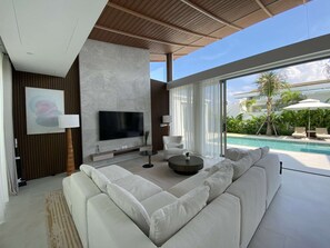 TV - 3bdr New Modern Pool Villa Bangtao (Tambon Thep Krasatti)