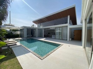 Exterior - 3bdr New Modern Pool Villa Bangtao (Tambon Thep Krasatti)