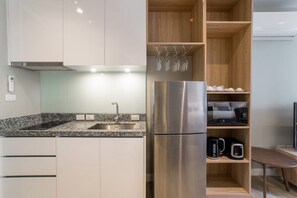 Private kitchen - 1BR Pool Access Apartment Bangtao | CapitalPro (Tambon Choeng Thale)