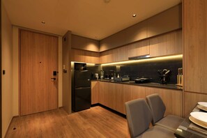Fridge, microwave, stovetop, coffee/tea maker - New 1bdr Apartment near Layan Beach (Choeng Thale)