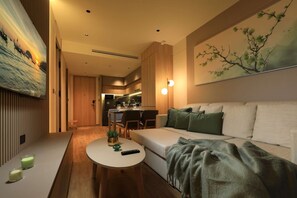 TV - New 1bdr Apartment near Layan Beach (Choeng Thale)