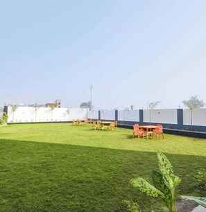 Outdoor dining - HOTEL HARITAJ (Bhadawar)