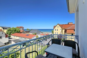 Outdoor dining - Vrbo Property (Ostseebad Kühlungsborn)