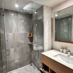 Hair dryer, bidet - 1 bdr Mountain View Apartment 50 m from Beach (Choeng Thale)
