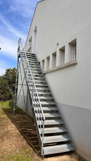Exterior - Modern and cosy 5 large bedrooms garden near Terra Botanica parking Angers (Avrillé)