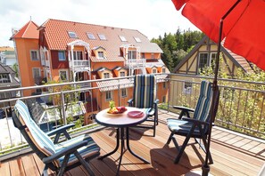 Outdoor dining - Vrbo Property (Ostseebad Kühlungsborn)