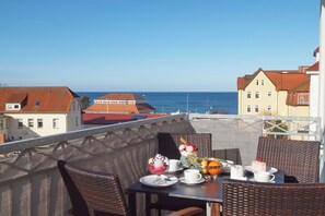 Outdoor dining - Vrbo Property (Ostseebad Kühlungsborn)