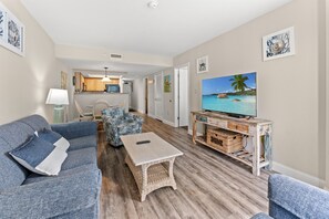 Smart TV, fireplace - Beach Colony Oceanfront w/ Indoor & Outdoor Pools (Myrtle Beach)