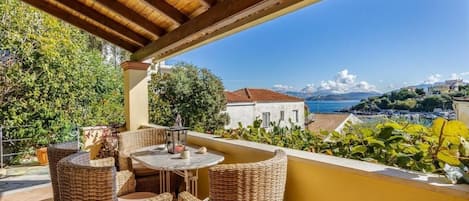 Villa | Outdoor dining