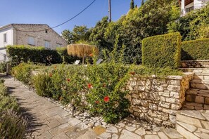 Villa | Property grounds - Villa Edem (Kassiopi)