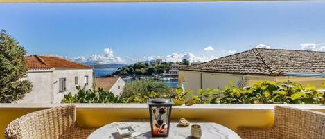 Villa | Outdoor dining