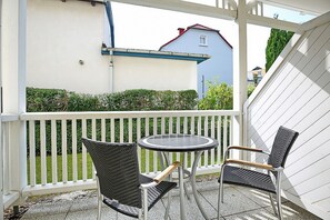 Outdoor dining - Vrbo Property (Ostseebad Kühlungsborn)