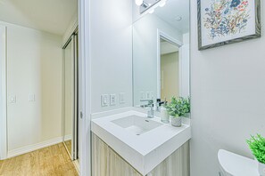 Hair dryer, bidet, towels, soap - Stylish Downtown Toronto Escape in a Bright 2BR Space. Stay & Shine! (Toronto)