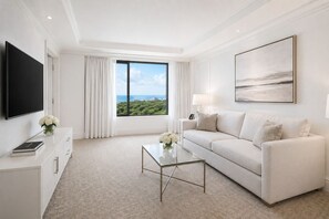 Living area - Stylish Downtown Toronto Escape in a Bright 2BR Space. Stay & Shine! (Toronto)