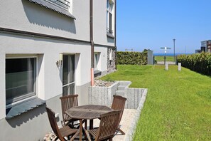 Outdoor dining - Vrbo Property (Ostseebad Kühlungsborn)