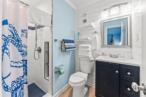 Shower, jetted bath, towels - Mariners Cove C128 2BR Pool/Beach (Myrtle Beach)