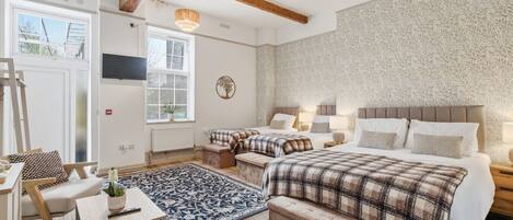 1 bedroom, desk, iron/ironing board, WiFi