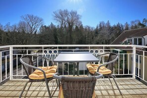 Outdoor dining - Vrbo Property (Ostseebad Kühlungsborn)