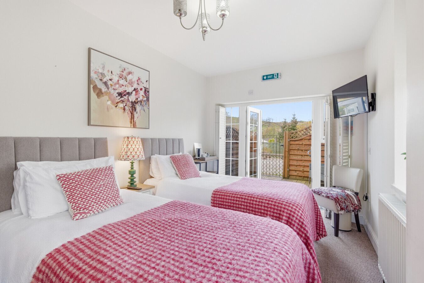 1 bedroom, desk, iron/ironing board, WiFi