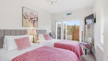 1 bedroom, desk, iron/ironing board, WiFi