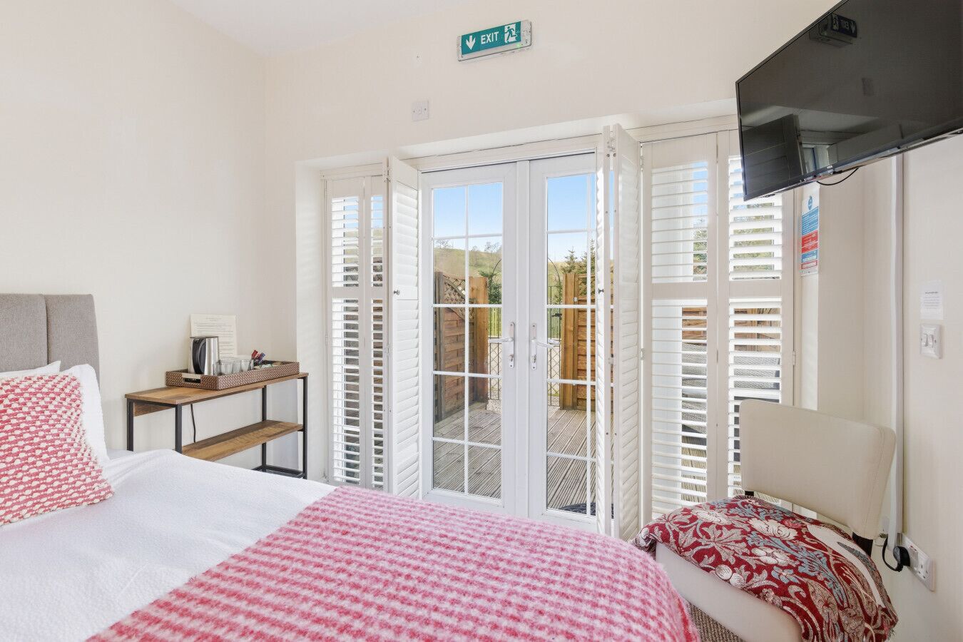 1 bedroom, desk, iron/ironing board, WiFi