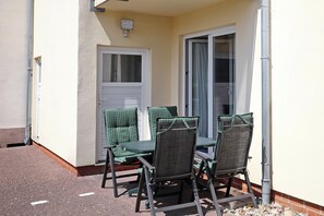 Outdoor dining - Vrbo Property (Ostseebad Kühlungsborn)