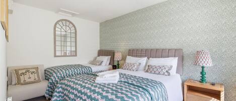 1 bedroom, desk, iron/ironing board, WiFi