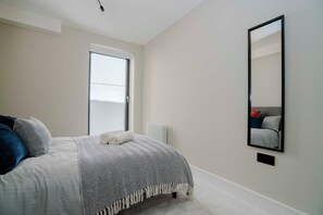 Room - Modern 2-Bed w/ Private Balcony | Wimbledon (London)