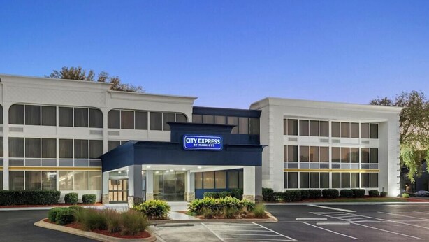 A City Express by Marriott hotel with a modern facade, large windows, and a parking lot. - Lower South End (Charlotte)