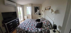 Iron/ironing board, Internet - Sea-view apartment with large terrace and pool in the heart of the Esterel region (Saint-Raphaël)