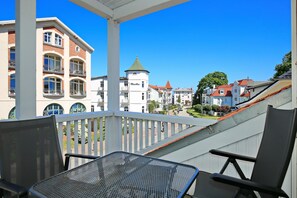 Outdoor dining - Vrbo Property (Ostseebad Kühlungsborn)