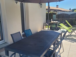 Outdoor dining - Modern villa in La Teste-de-Buch - 8 guests (La Teste-de-Buch)