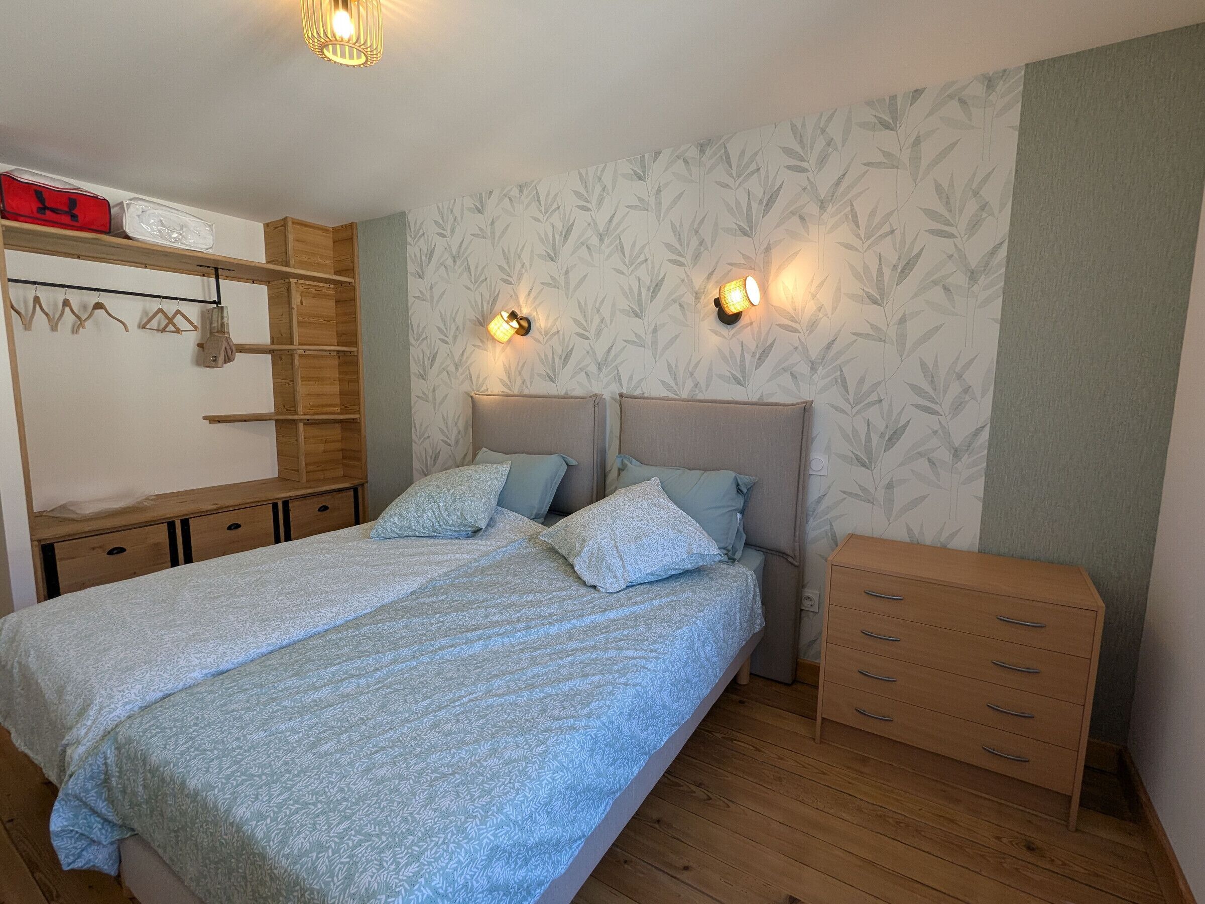 2 bedrooms, bed sheets