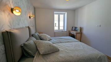 2 bedrooms, bed sheets