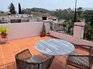 Outdoor dining - Bright apartment Alhambra view - 4 guests (Granada)