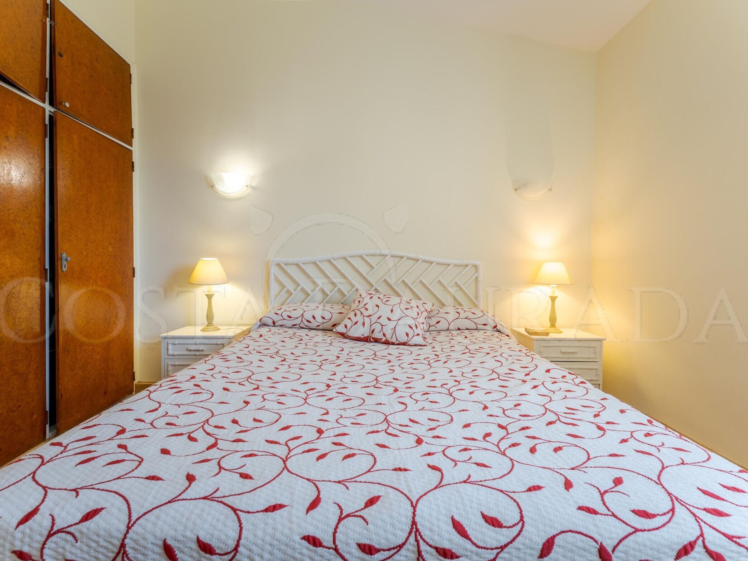 2 bedrooms, bed sheets