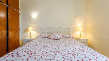 2 bedrooms, bed sheets