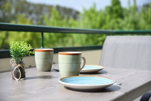 Outdoor dining - Vrbo Property (Ostseebad Kühlungsborn)