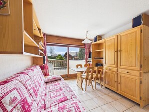 TV - Cozy apartment at the slopes with WiFi and parking (Les Gets)