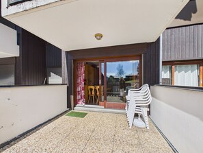 Outdoor dining - Cozy apartment at the slopes with WiFi and parking (Les Gets)