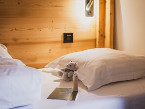 3 bedrooms, free WiFi, bed sheets - Spacious penthouse with mountain view - 8 guests (Argentière)