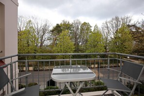 Outdoor dining - Vrbo Property (Ostseebad Kühlungsborn)