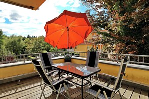 Outdoor dining - Vrbo Property (Ostseebad Kühlungsborn)