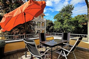 Outdoor dining - Vrbo Property (Ostseebad Kühlungsborn)