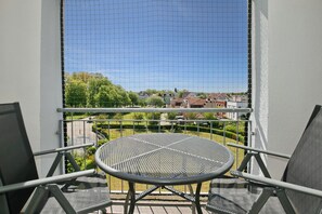 Outdoor dining - Vrbo Property (Ostseebad Kühlungsborn)