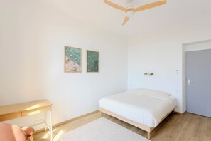 1 bedroom, desk, travel crib, free WiFi - Maison Mon Idée | Top floor, Bright, sea view and Palais des Festivals (Cannes)