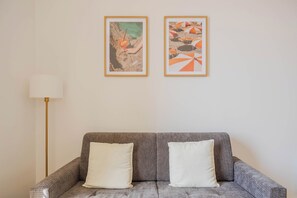 Smart TV, video library - Maison Mon Idée | Top floor, Bright, sea view and Palais des Festivals (Cannes)